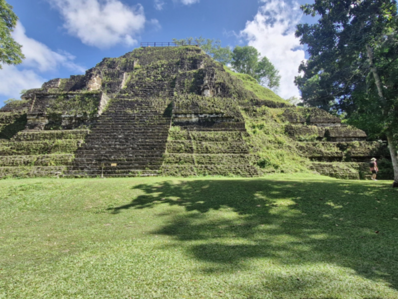 JOUR 4 : FLORES / TIKAL / RIO DULCE