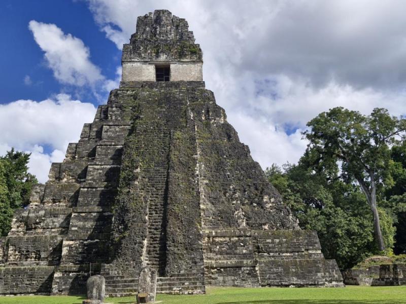JOUR 4 : FLORES / TIKAL / RIO DULCE